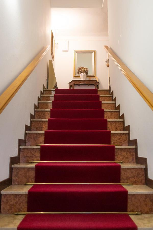 Albergo Ristorante Leon D'Oro Este Bagian luar foto