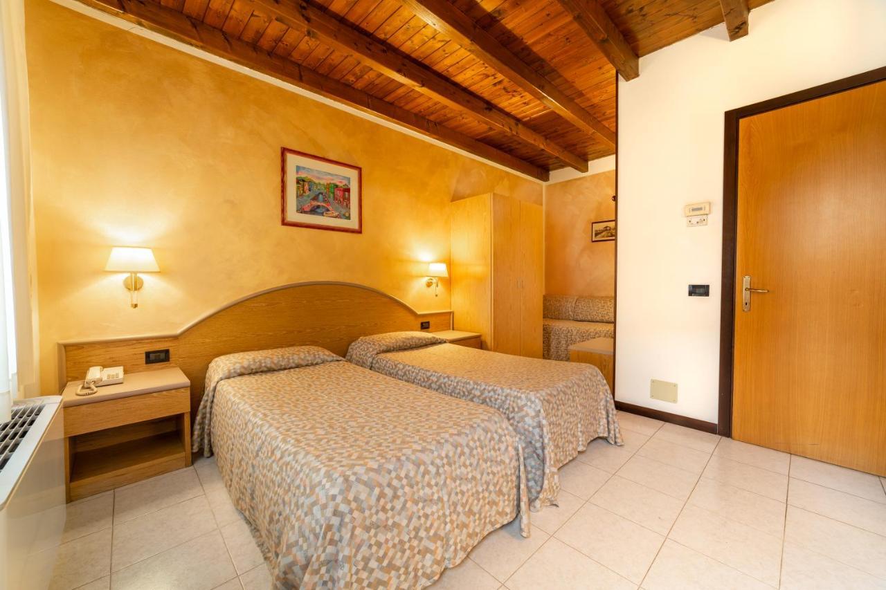 Albergo Ristorante Leon D'Oro Este Bagian luar foto