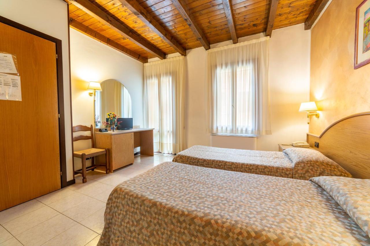 Albergo Ristorante Leon D'Oro Este Bagian luar foto